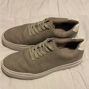 Men's gray leather sneakers